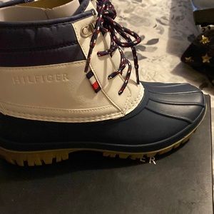 Tommy Hilfiger duck boots size 6 women